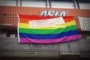 Regebogenflagge der Queer Community in der Glashalle