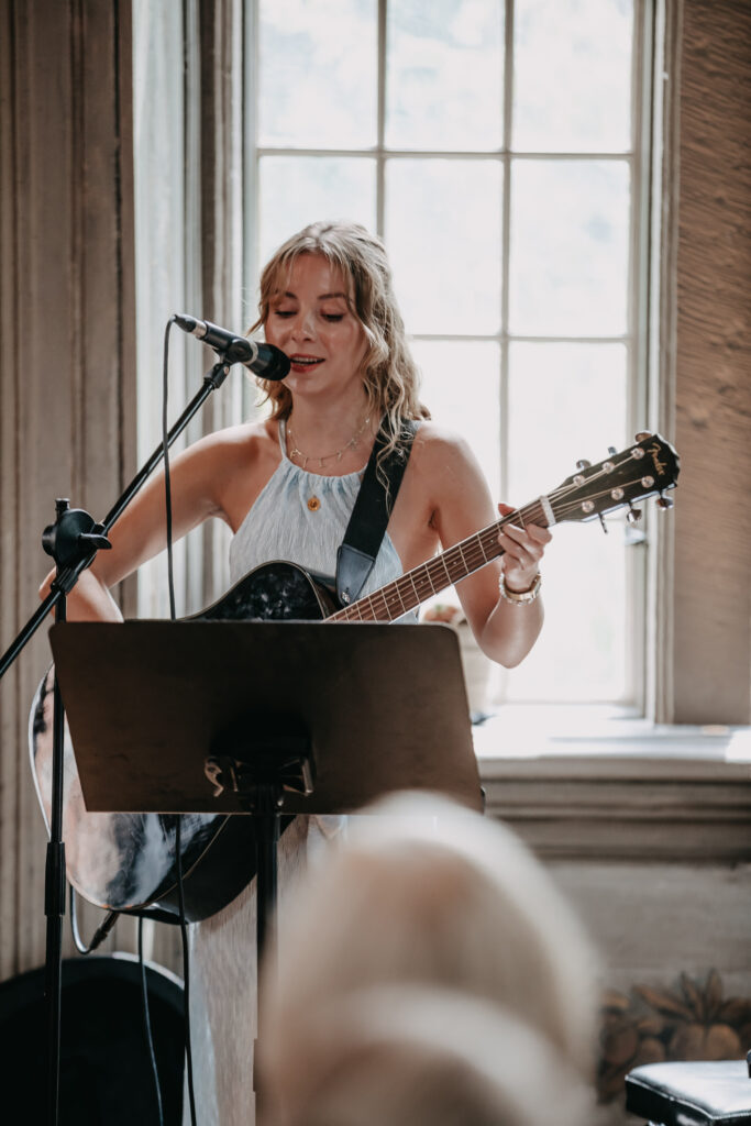 Filiz singt in Schloss Gödens