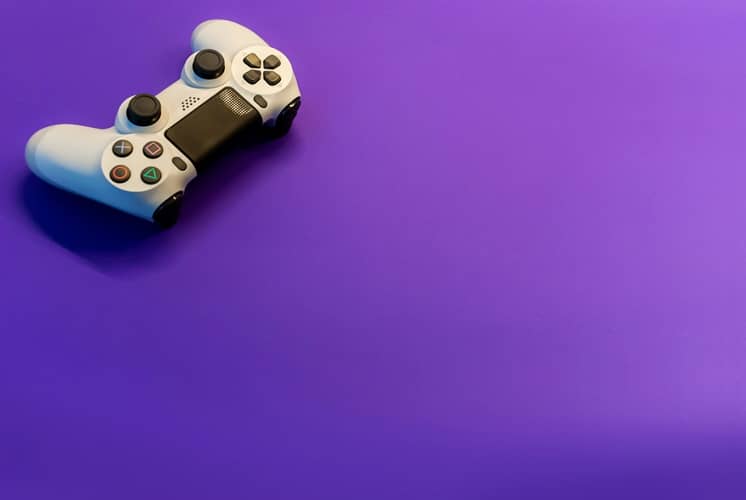 Playstation Controller auf lila Hintergrund